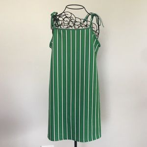 SPORTY GREEN VERTICAL STRIPE DRESS